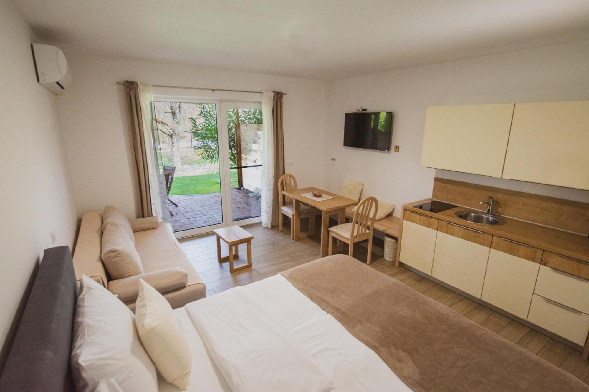 Pr'Fik Apartments Kranj Bilik gambar